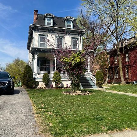 Private Victorian Apartment In Convenient City Location On 5 Acre, Sleeps 5 ポキプシー エクステリア 写真