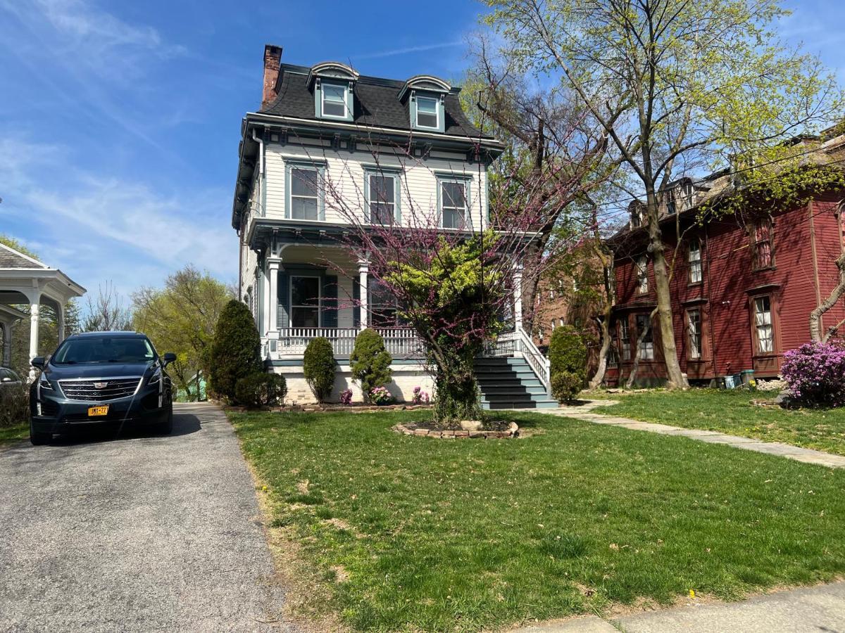 Private Victorian Apartment In Convenient City Location On 5 Acre, Sleeps 5 ポキプシー エクステリア 写真
