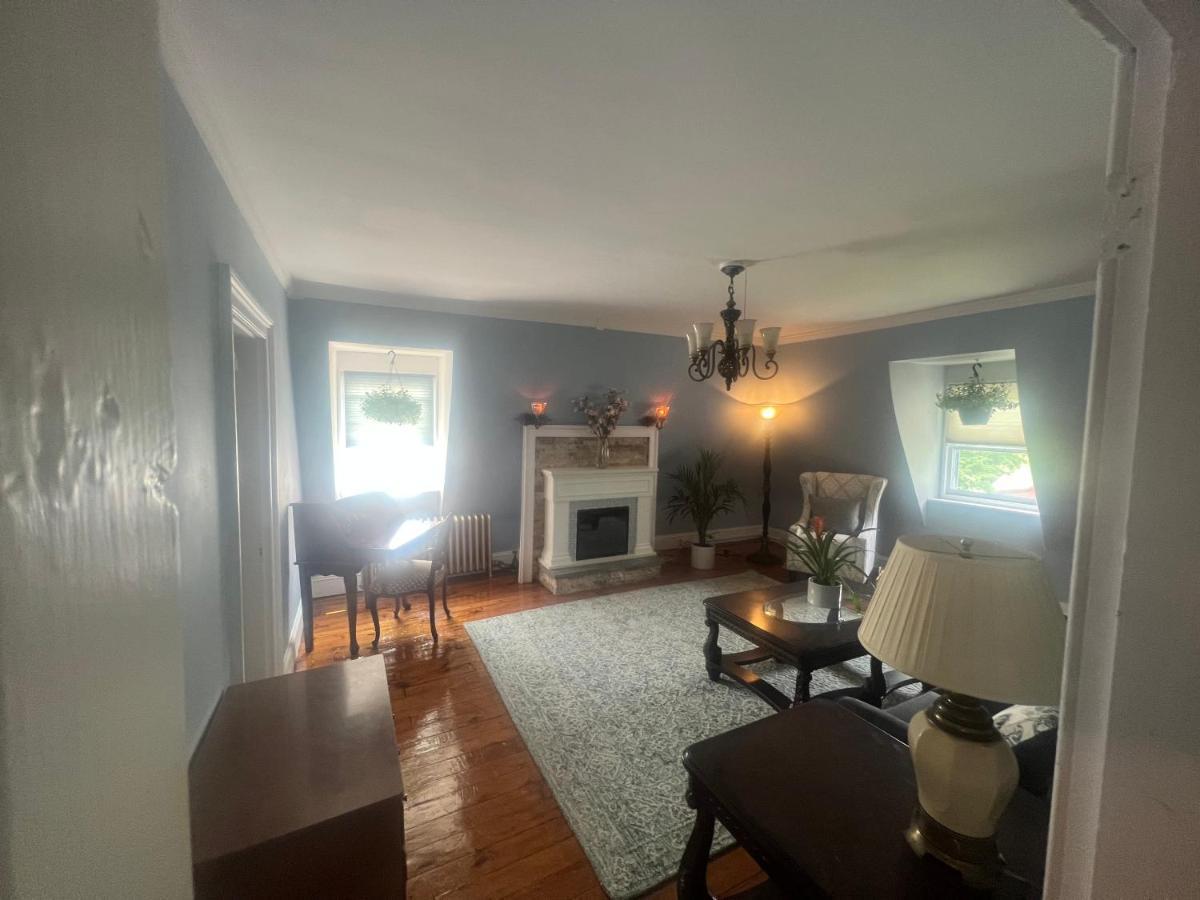 Private Victorian Apartment In Convenient City Location On 5 Acre, Sleeps 5 ポキプシー エクステリア 写真