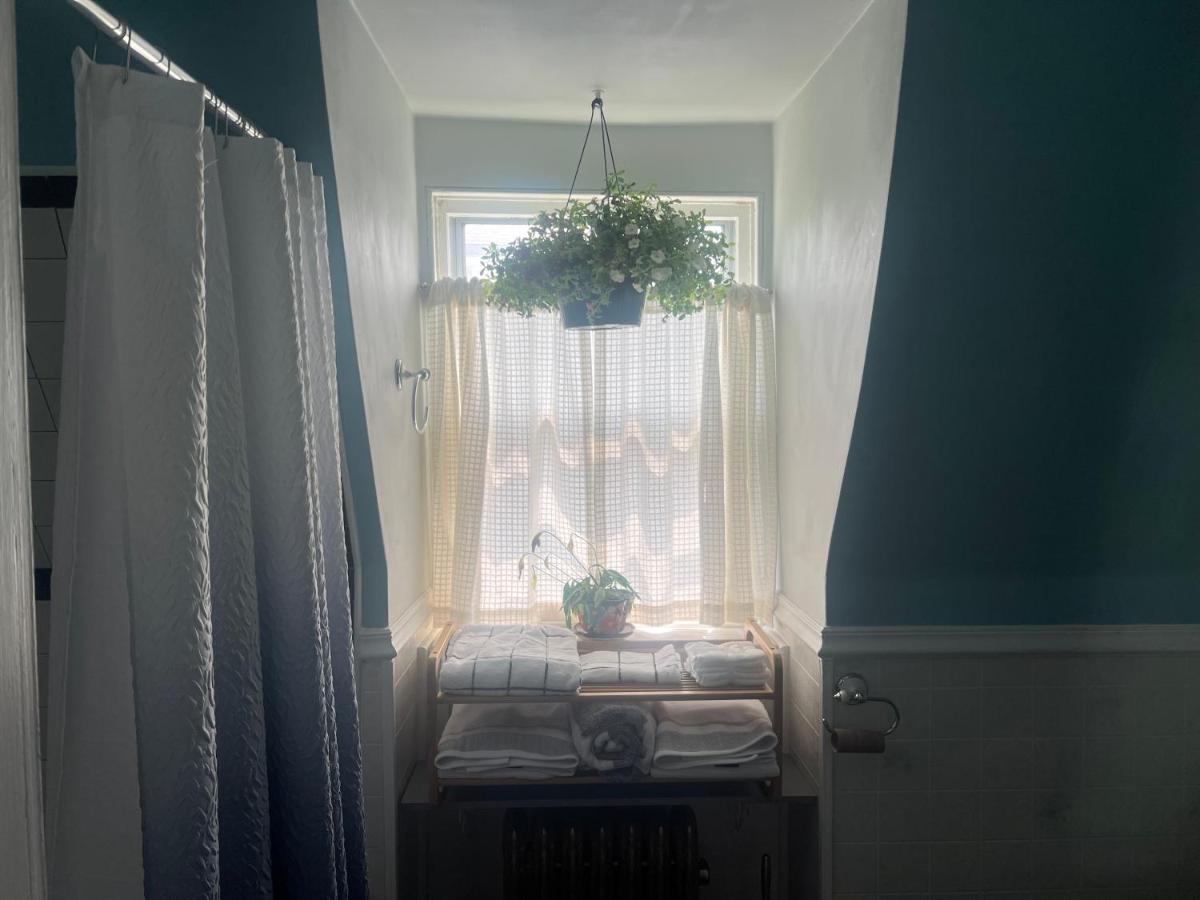 Private Victorian Apartment In Convenient City Location On 5 Acre, Sleeps 5 ポキプシー エクステリア 写真
