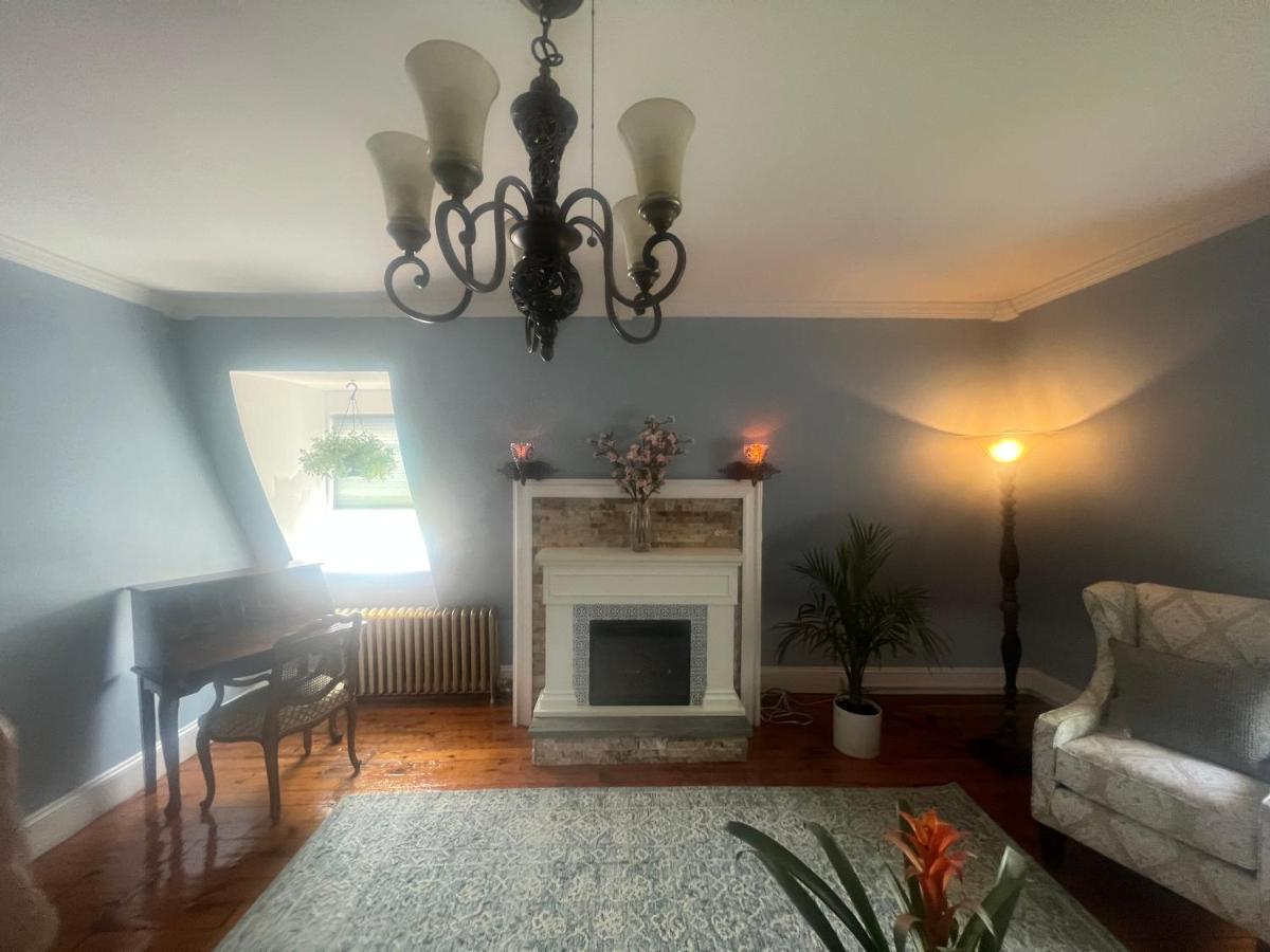 Private Victorian Apartment In Convenient City Location On 5 Acre, Sleeps 5 ポキプシー エクステリア 写真