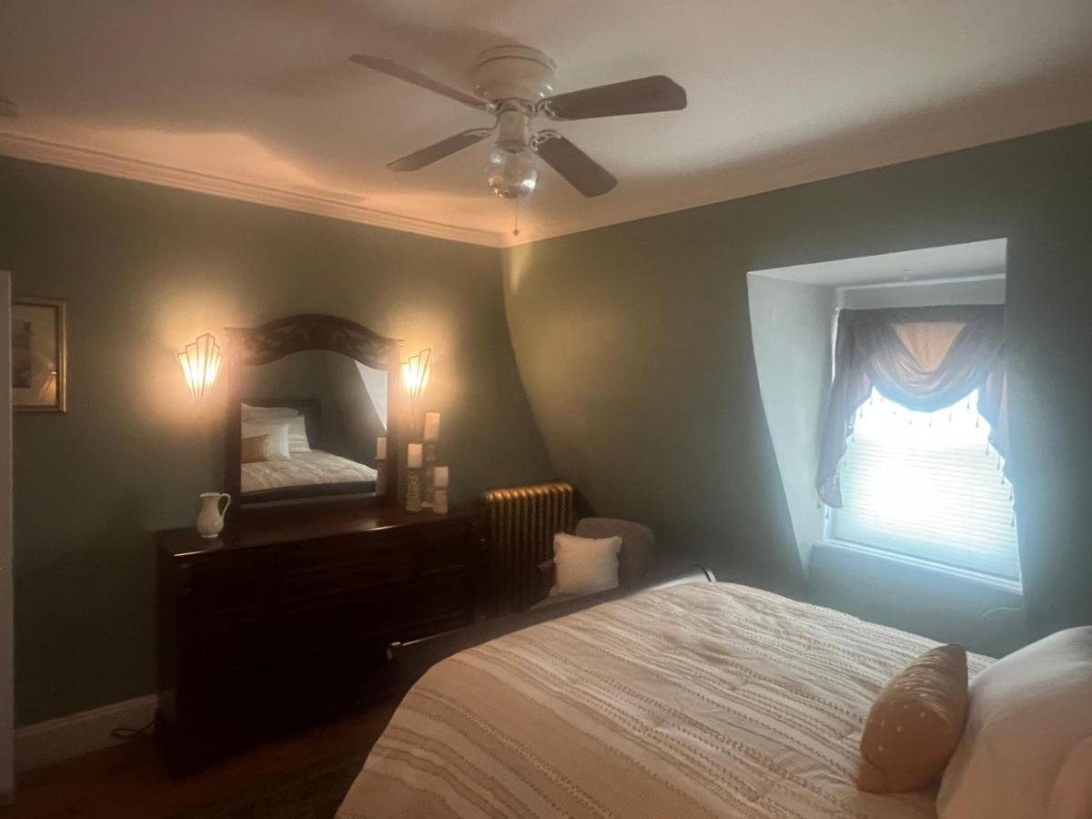Private Victorian Apartment In Convenient City Location On 5 Acre, Sleeps 5 ポキプシー エクステリア 写真