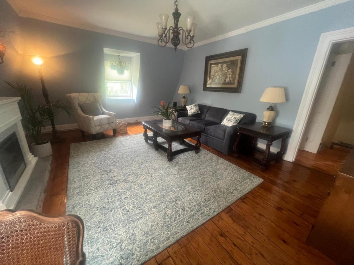 Private Victorian Apartment In Convenient City Location On 5 Acre, Sleeps 5 ポキプシー エクステリア 写真