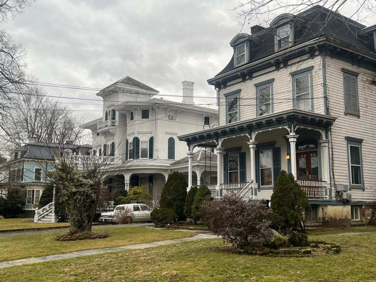 Private Victorian Apartment In Convenient City Location On 5 Acre, Sleeps 5 ポキプシー エクステリア 写真