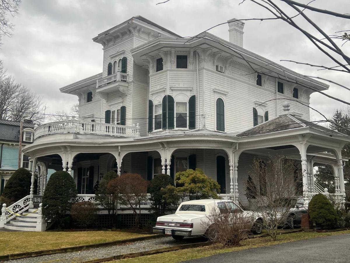 Private Victorian Apartment In Convenient City Location On 5 Acre, Sleeps 5 ポキプシー エクステリア 写真