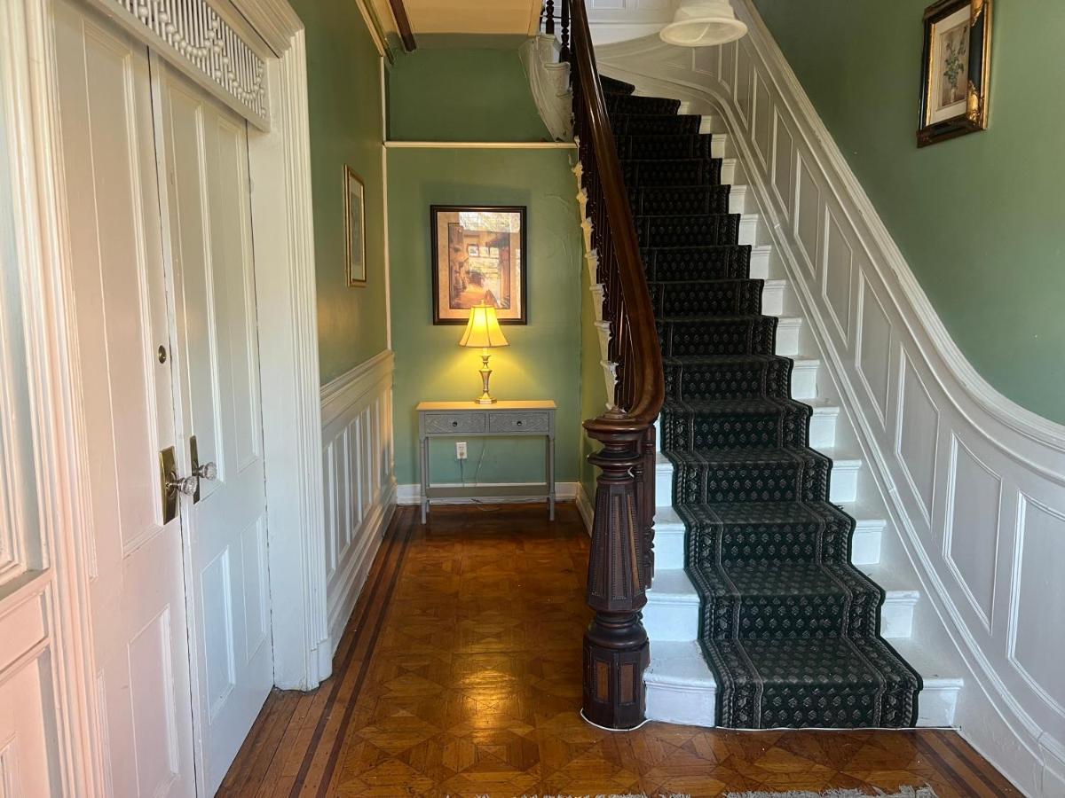 Private Victorian Apartment In Convenient City Location On 5 Acre, Sleeps 5 ポキプシー エクステリア 写真