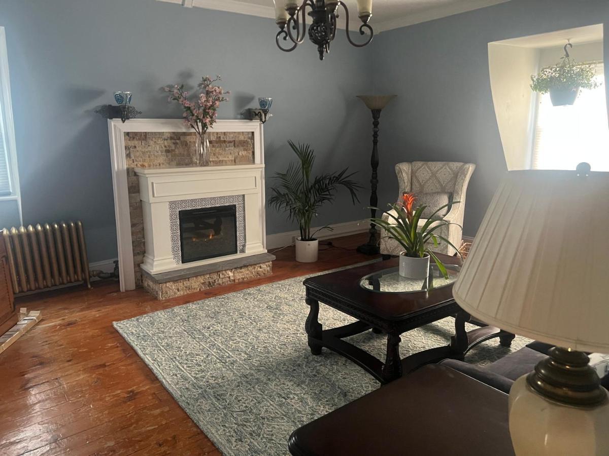 Private Victorian Apartment In Convenient City Location On 5 Acre, Sleeps 5 ポキプシー エクステリア 写真